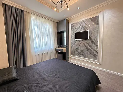 Satılır 4 otaqlı mənzil 130 m²