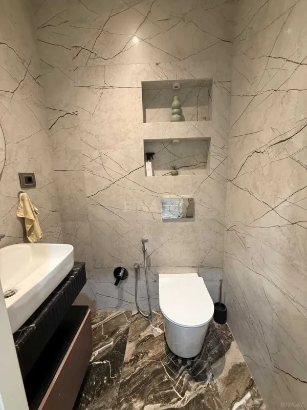 Satılır 4 otaqlı mənzil 130 m²