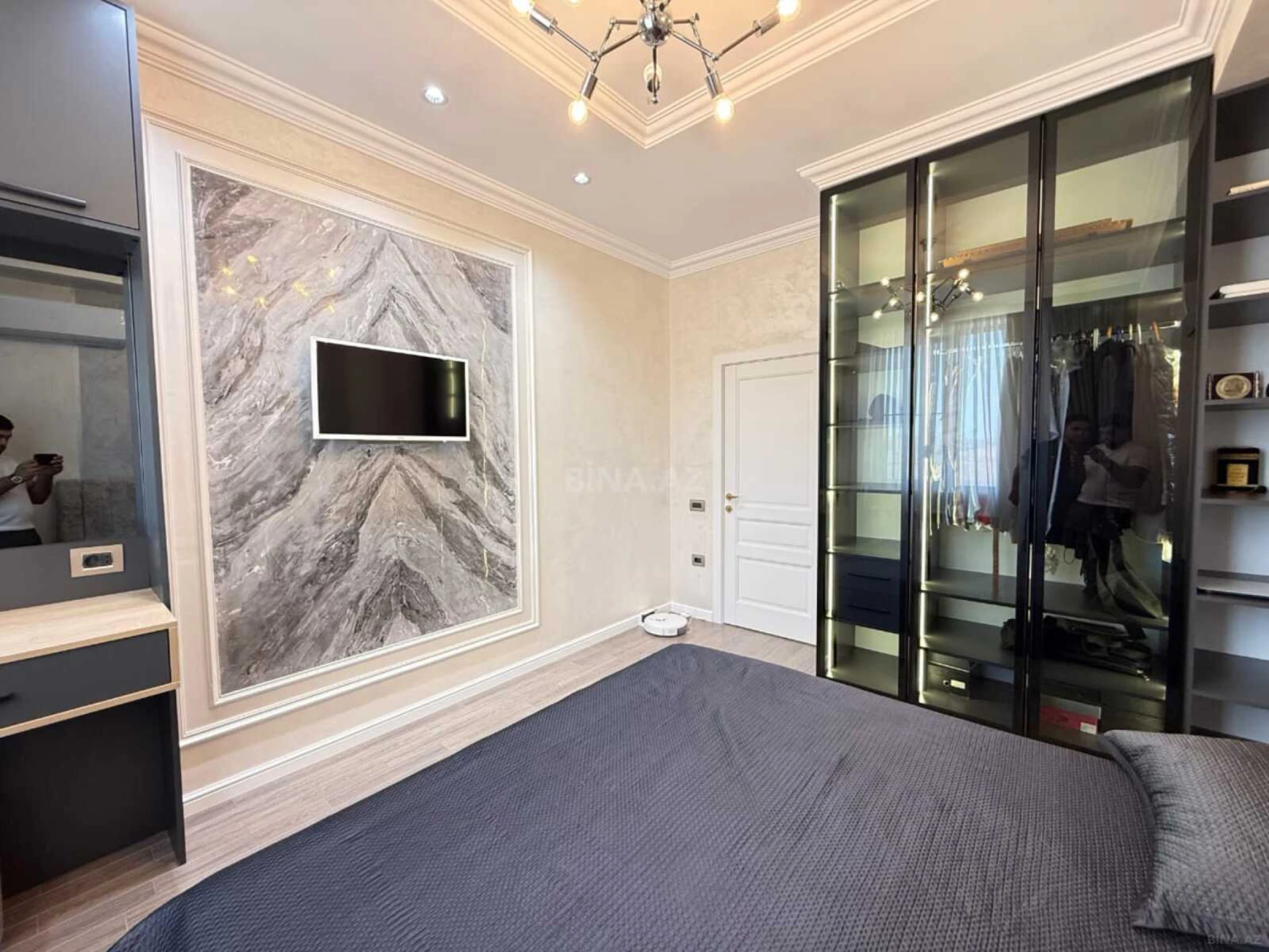 Satılır 4 otaqlı mənzil 130 m²