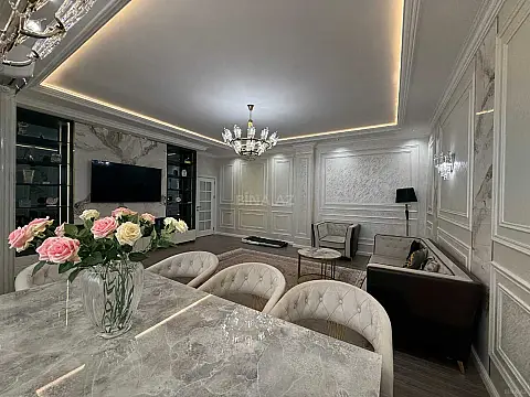 Satılır 4 otaqlı mənzil 130 m²