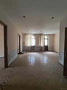 Kirayə verilir 9 otaqlı ofis 350 m² — Bakı 9 otaq 350.00 m²