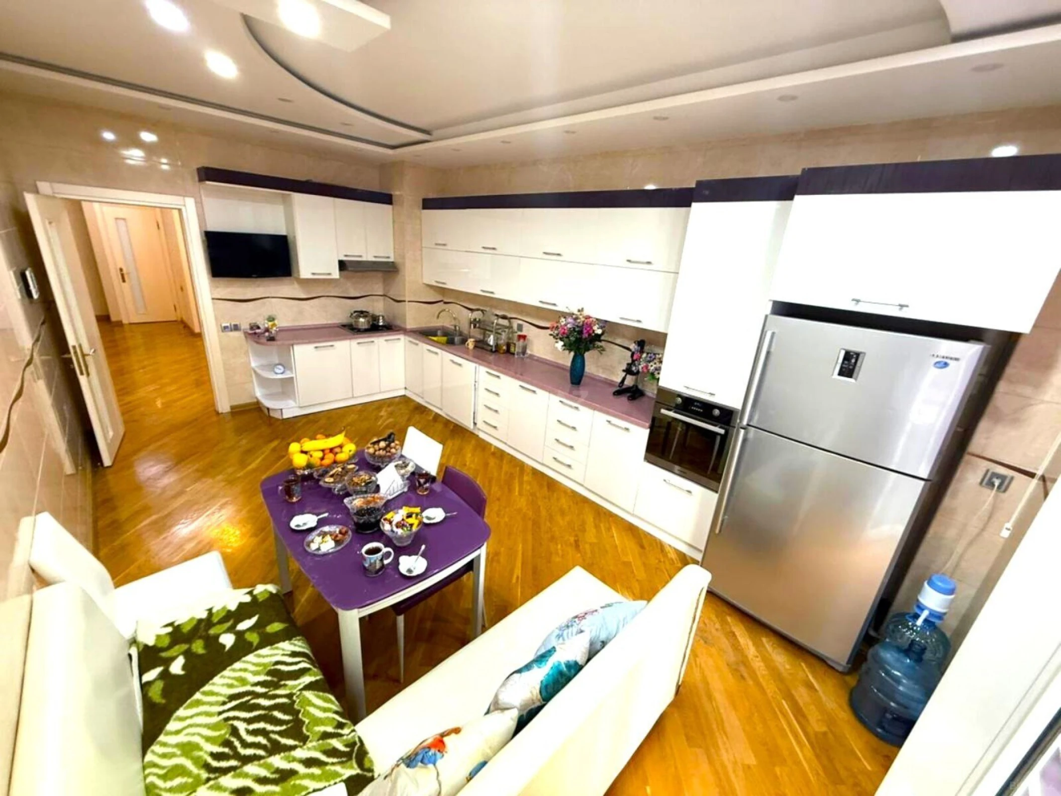 Satılır 4 otaqlı mənzil 242 m²