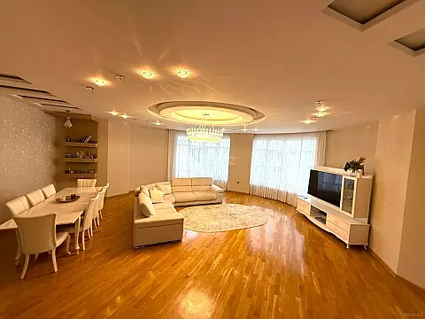 Satılır 4 otaqlı mənzil 242 m² — Bakı, Nizami 4 otaq 242.00 m²
