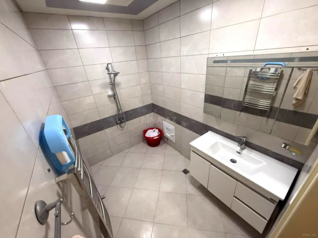 Satılır 4 otaqlı mənzil 242 m²