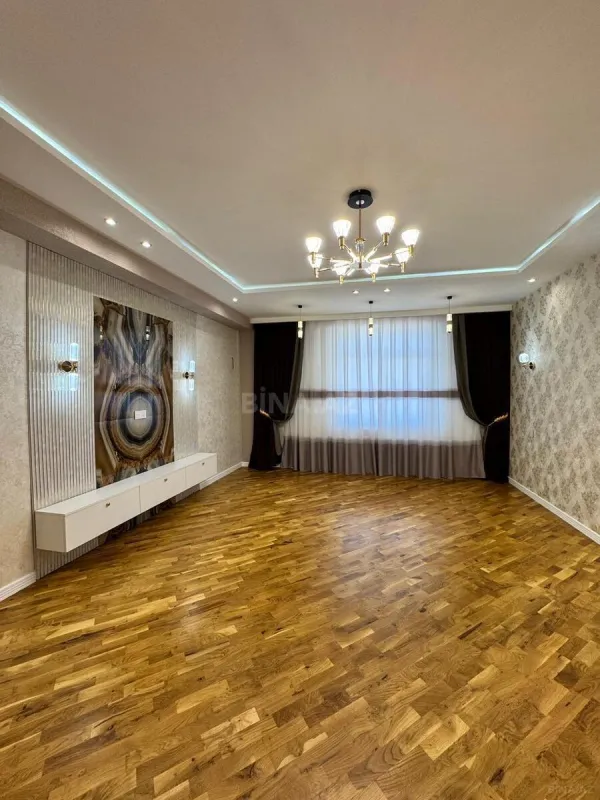 Satılır 3 otaqlı mənzil 115 m²