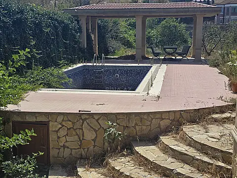 Satılır 6 otaqlı həyət evi 400 m²