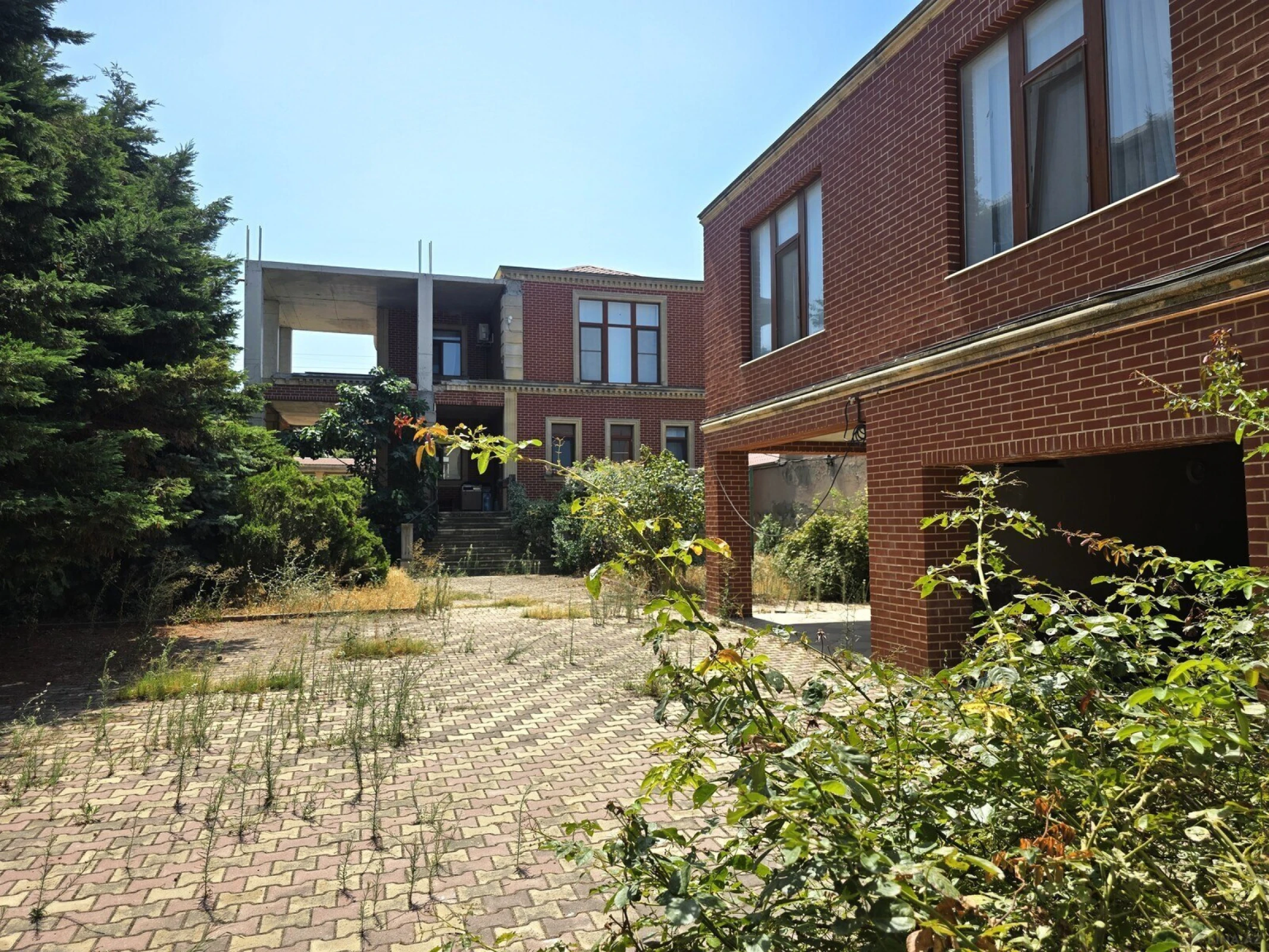 Satılır 6 otaqlı həyət evi 400 m²