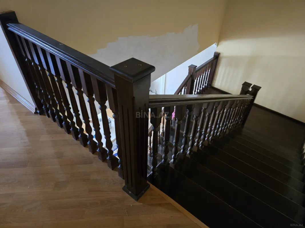 Satılır 6 otaqlı həyət evi 400 m²