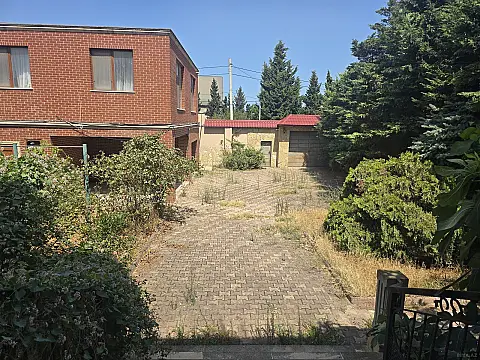Satılır 6 otaqlı həyət evi 400 m²