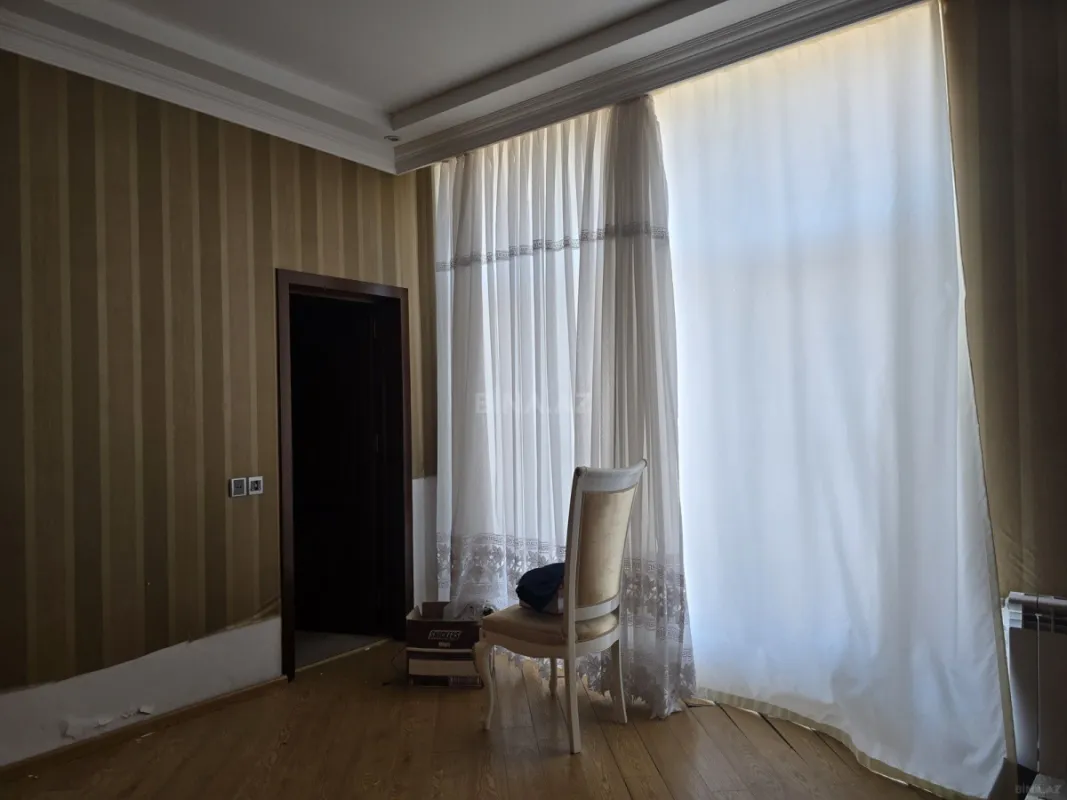 Satılır 6 otaqlı həyət evi 400 m²