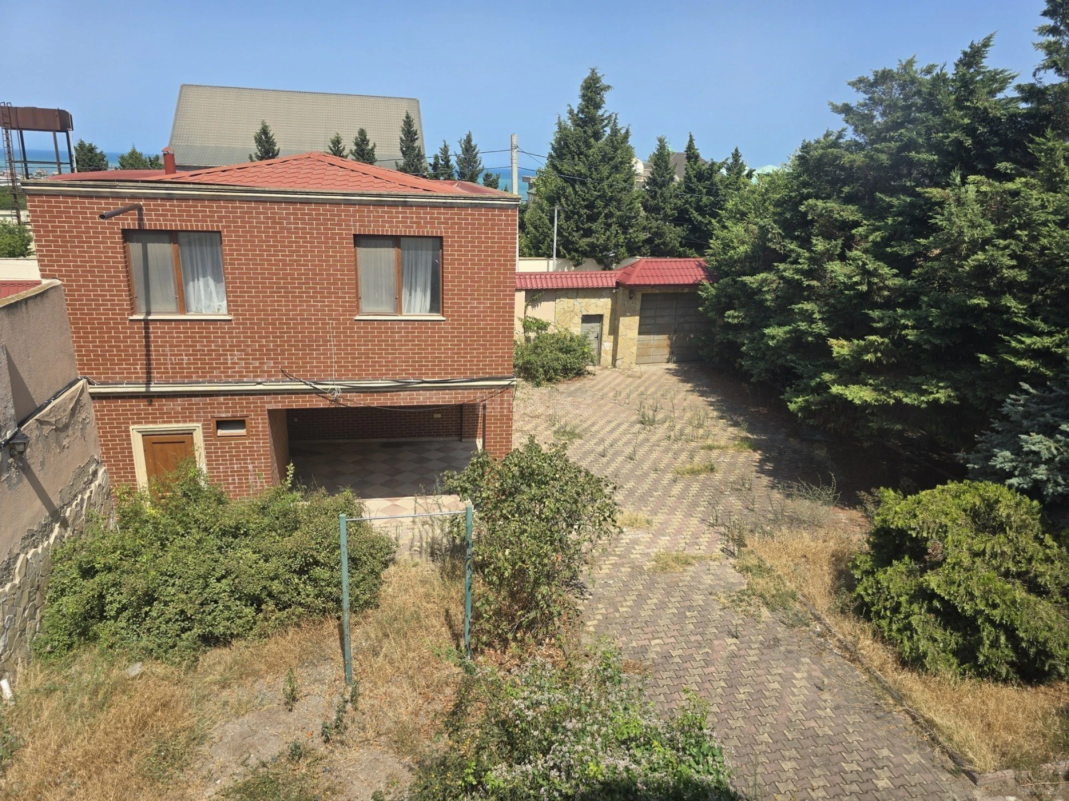 Satılır 6 otaqlı həyət evi 400 m²