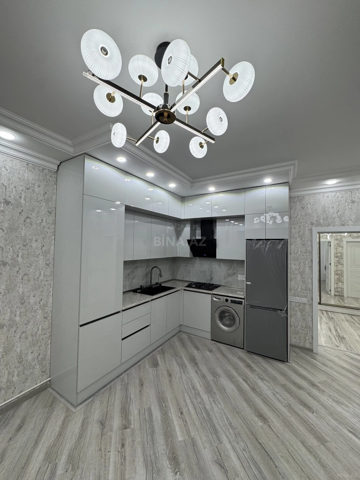 Satılır 2 otaqlı mənzil 67 m²