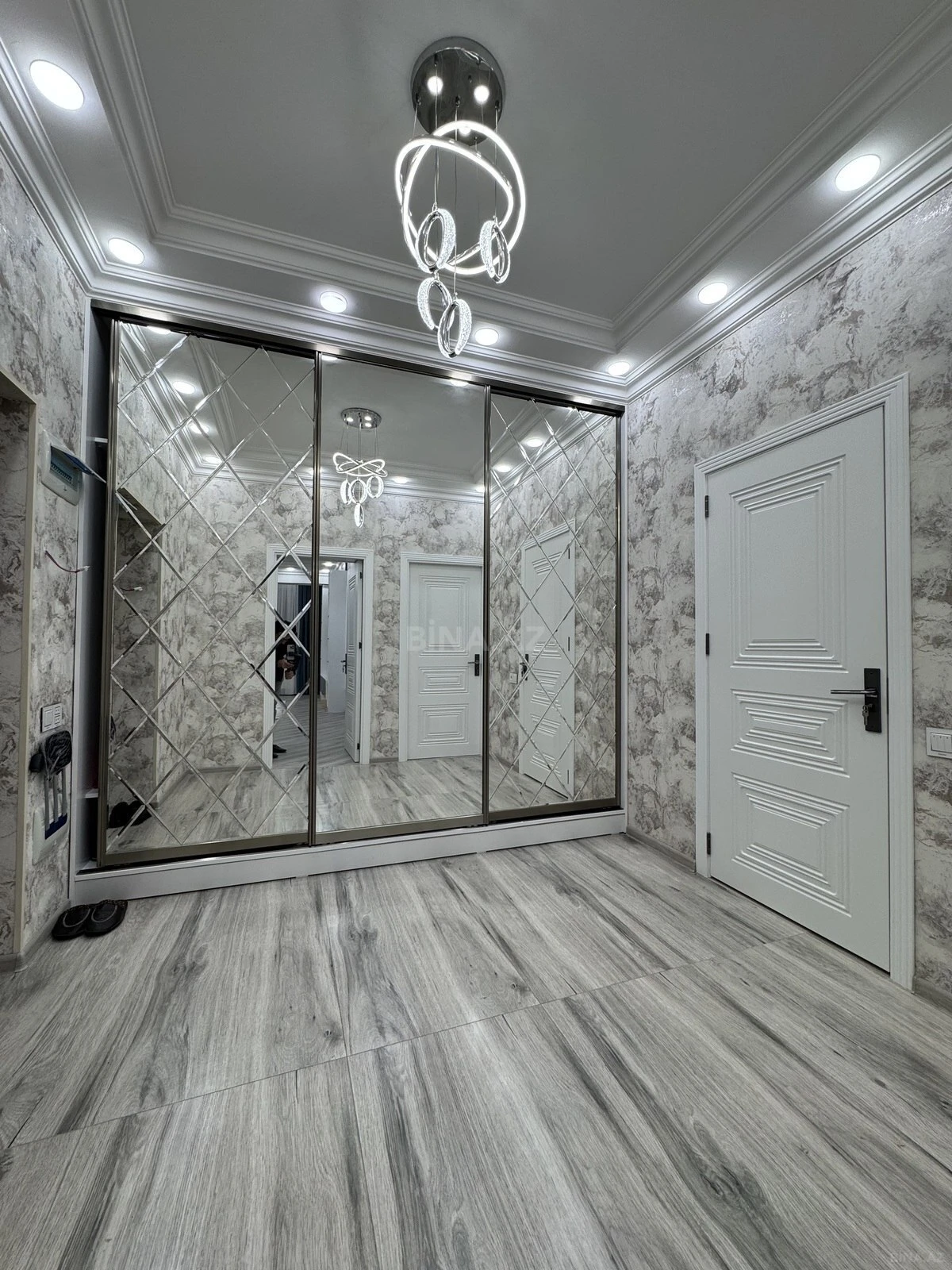 Satılır 2 otaqlı mənzil 67 m²