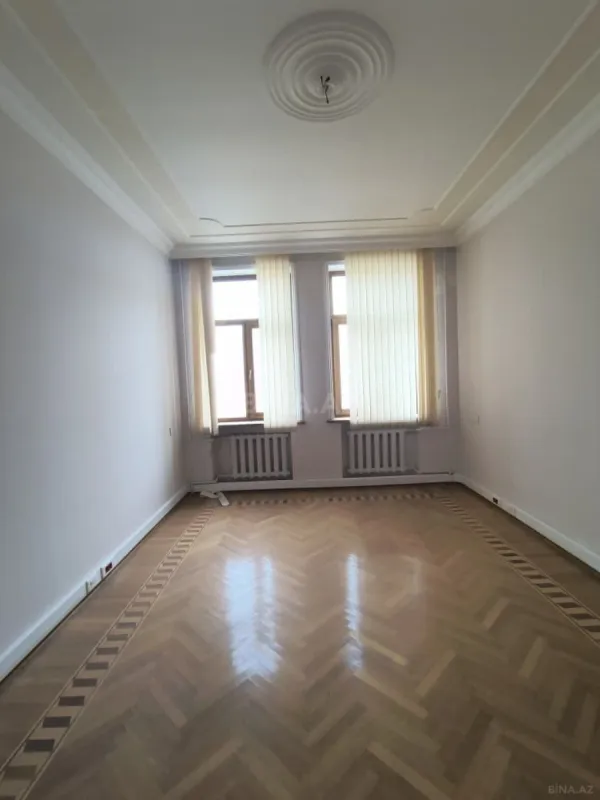 Kirayə verilir 4 otaqlı ofis 175 m²