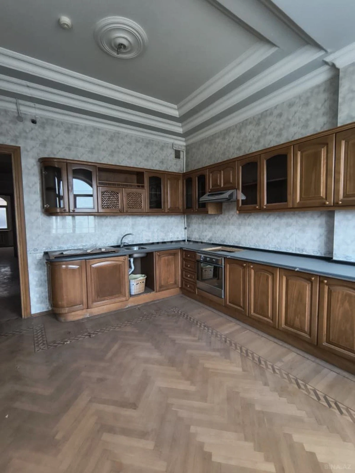 Kirayə verilir 4 otaqlı ofis 175 m²