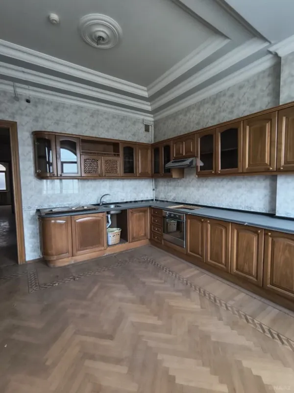 Kirayə verilir 4 otaqlı ofis 175 m²