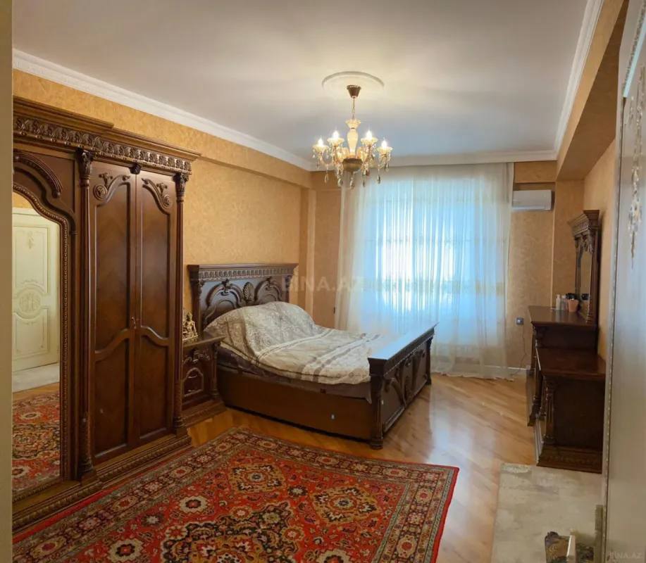 Satılır 4 otaqlı mənzil 160 m²
