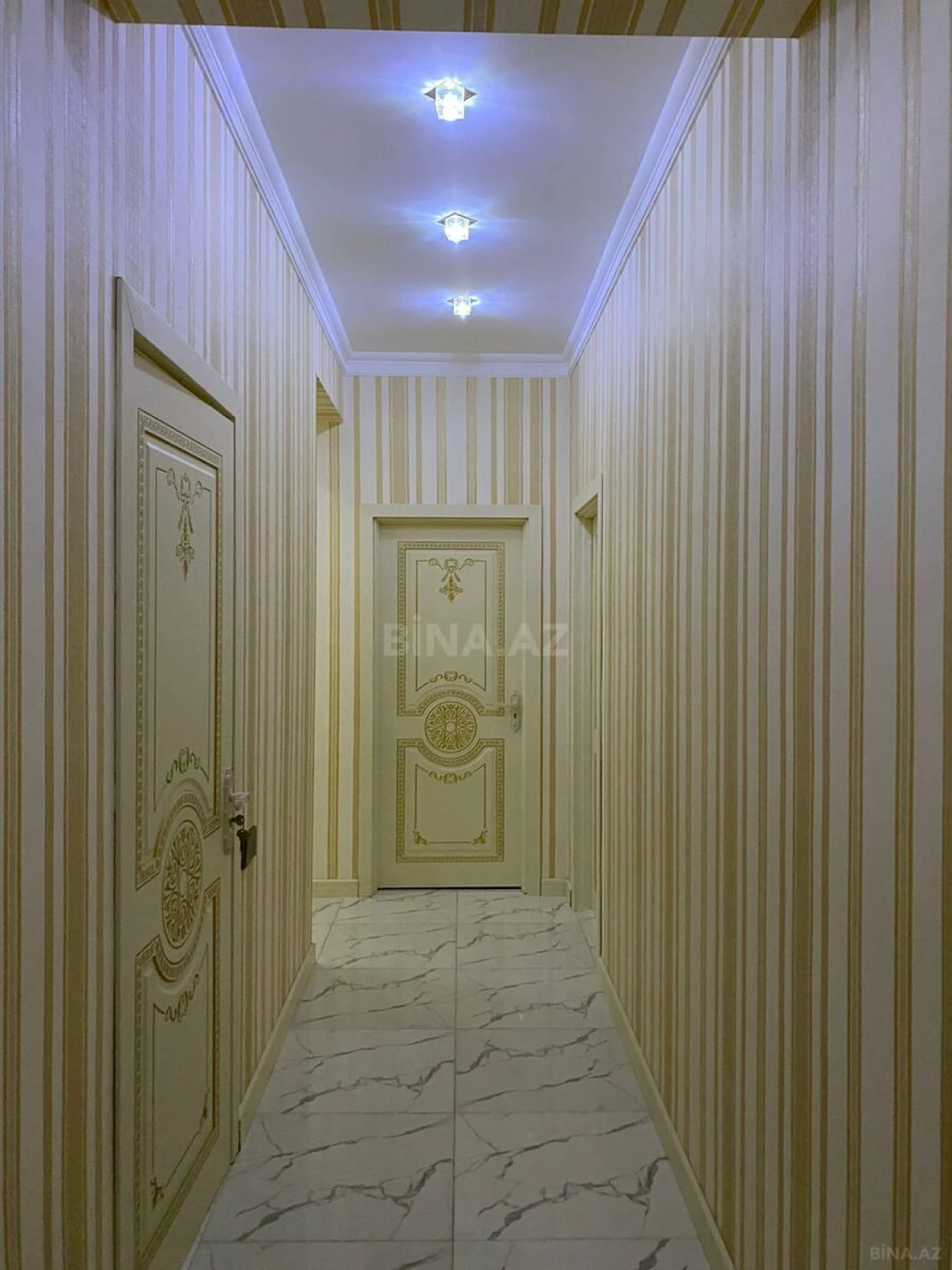 Satılır 4 otaqlı mənzil 160 m²