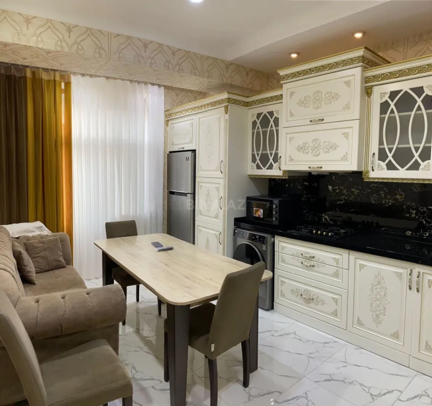 Satılır 4 otaqlı mənzil 160 m²