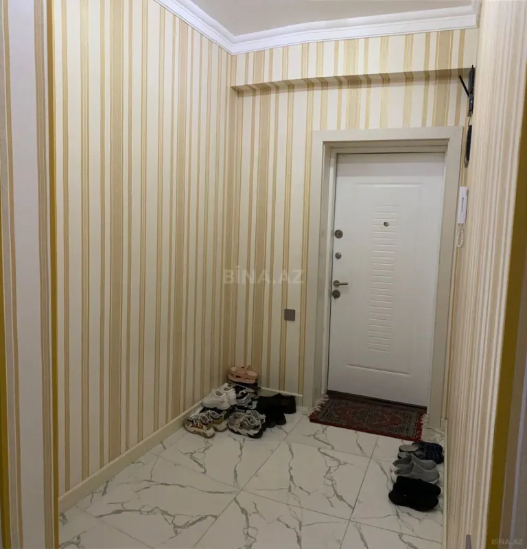 Satılır 4 otaqlı mənzil 160 m²