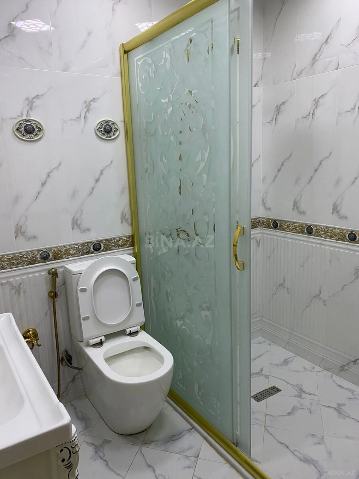 Satılır 4 otaqlı mənzil 160 m²