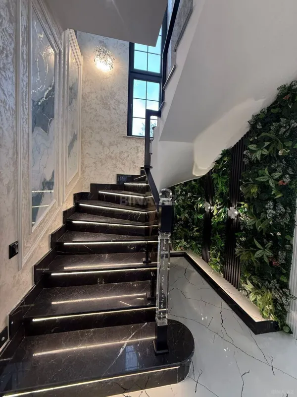 Satılır 5 otaqlı həyət evi 200 m²