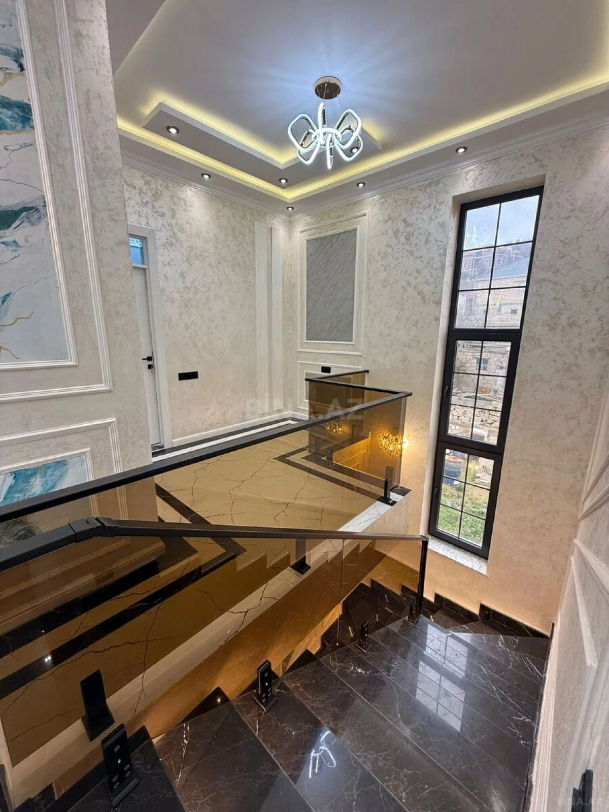 Satılır 5 otaqlı həyət evi 200 m²