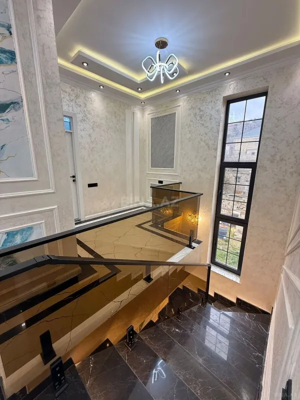 Satılır 5 otaqlı həyət evi 200 m²