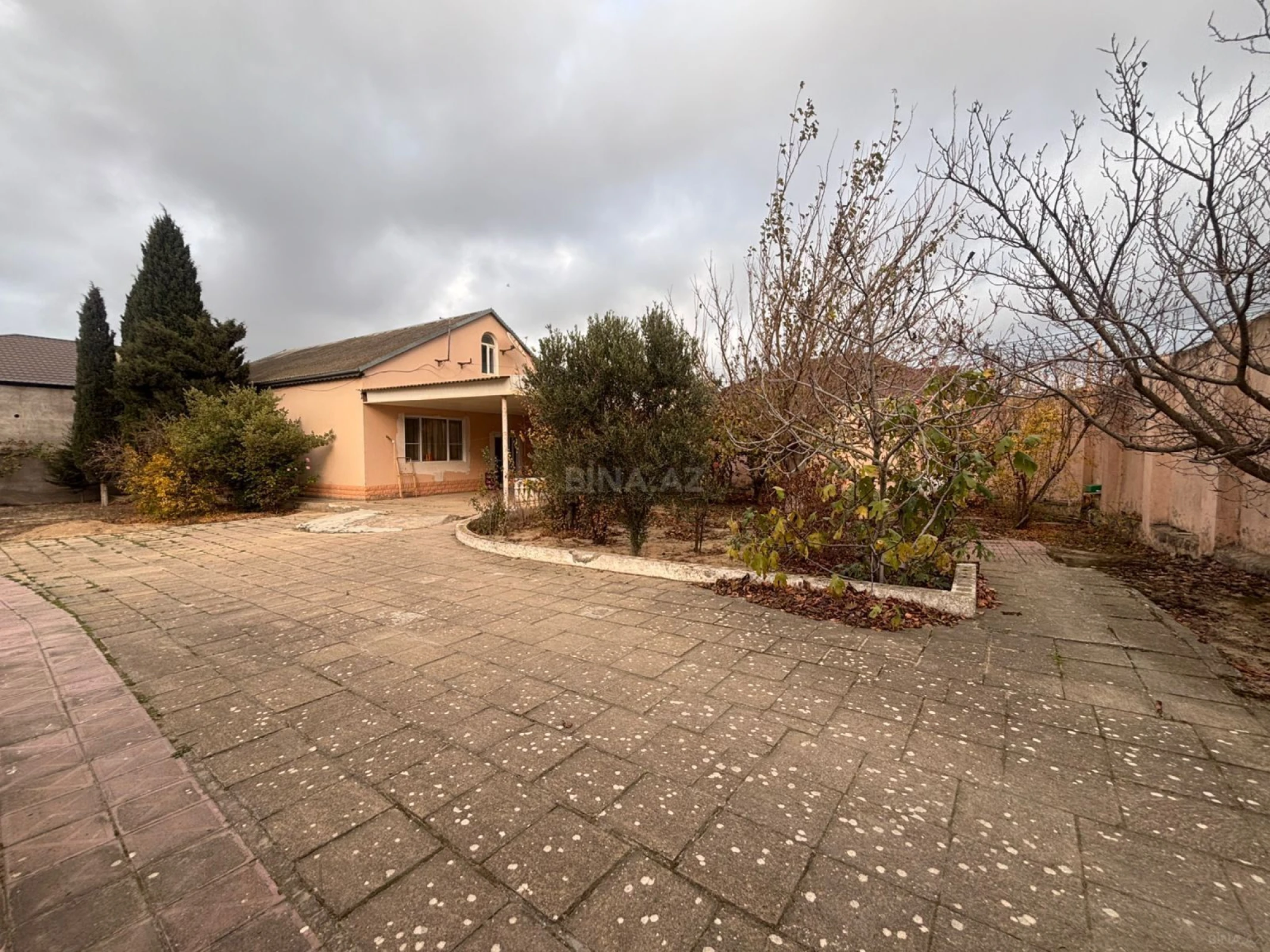 Satılır 5 otaqlı həyət evi 160 m²