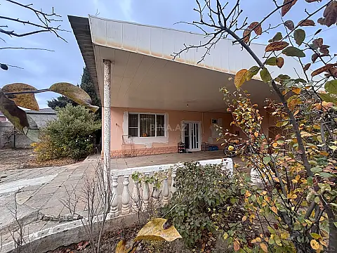 Satılır 5 otaqlı həyət evi 160 m²