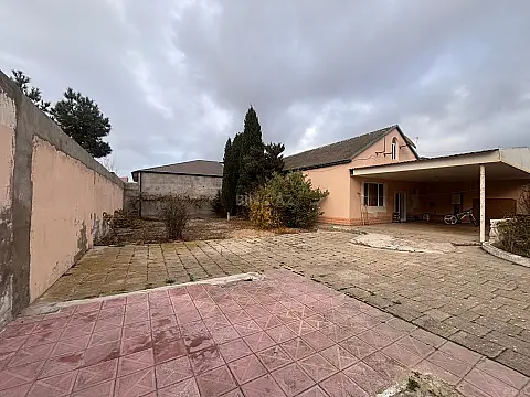Satılır 5 otaqlı həyət evi 160 m²