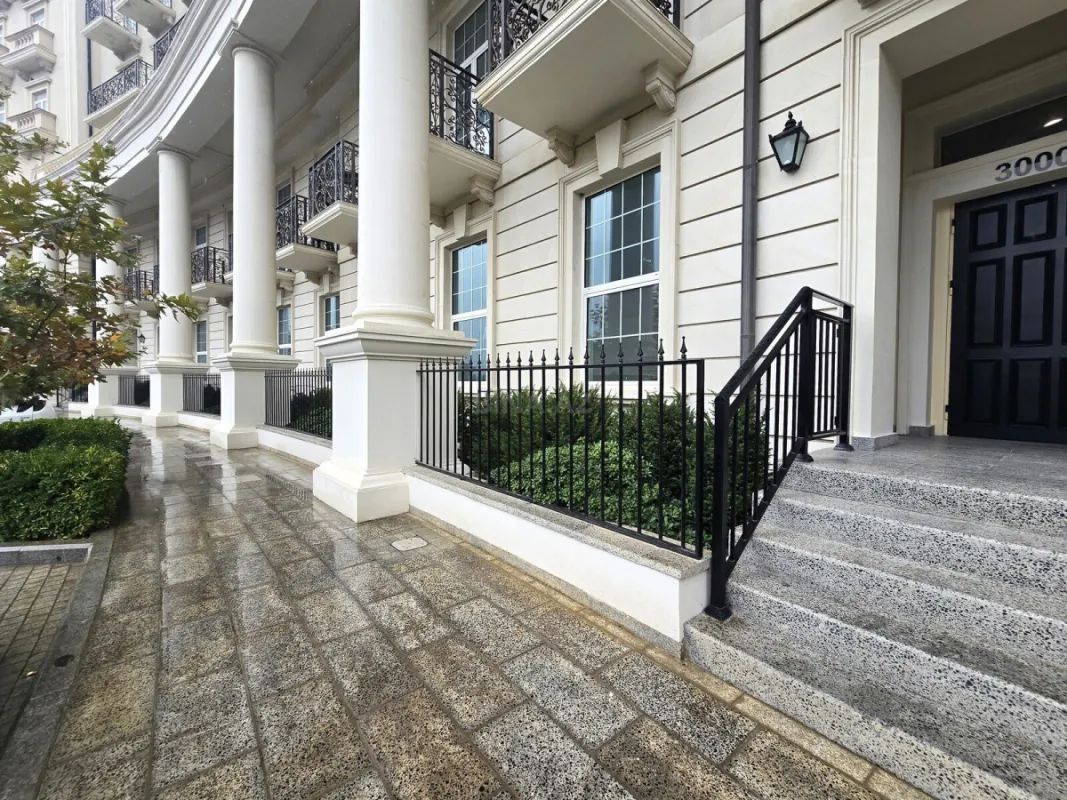 Satılır obyekt 210 m²