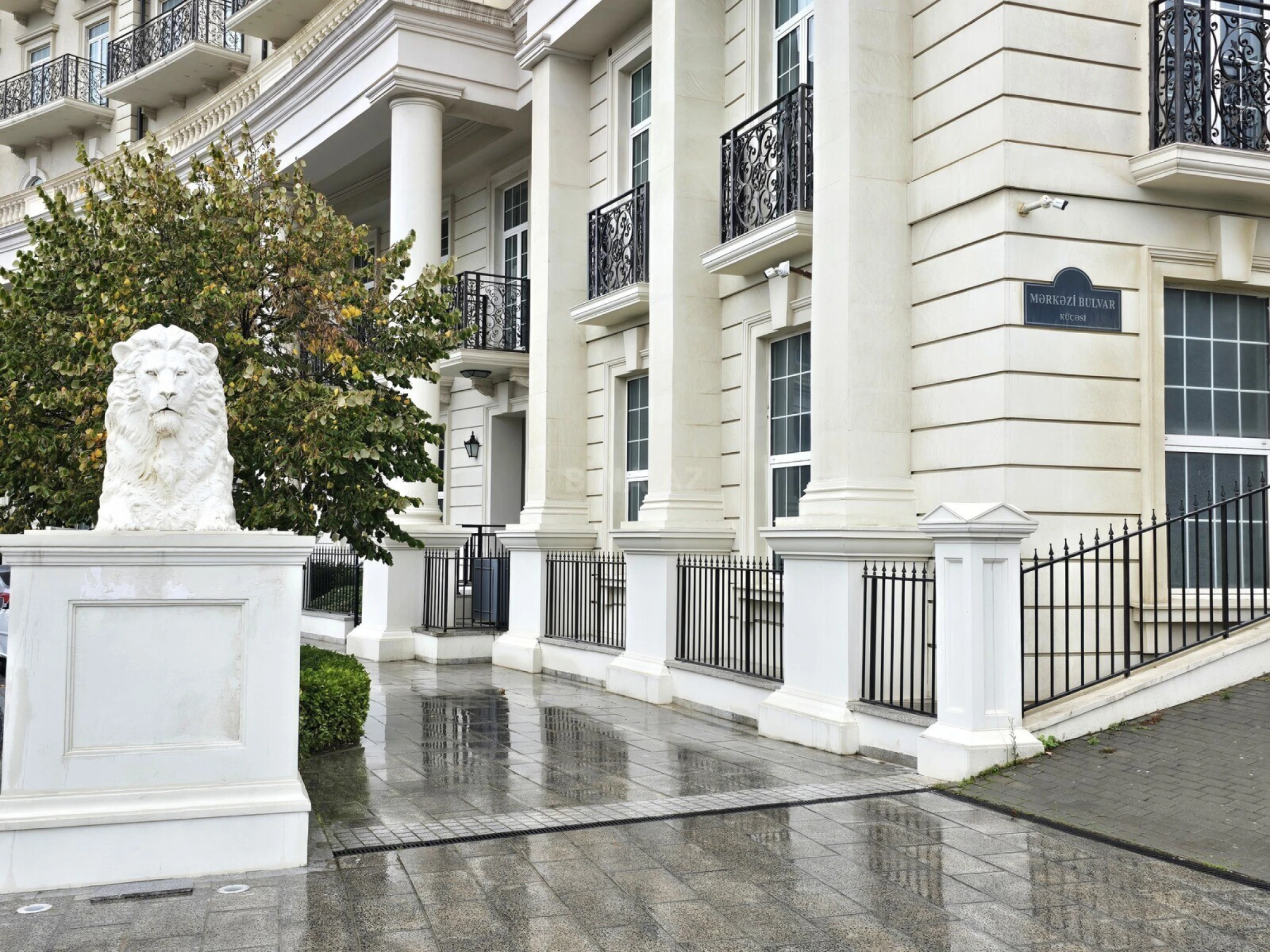 Satılır obyekt 210 m²