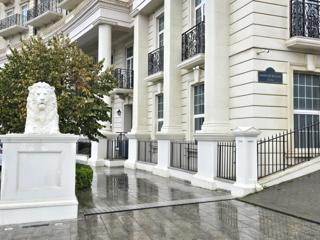 Satılır obyekt 210 m²