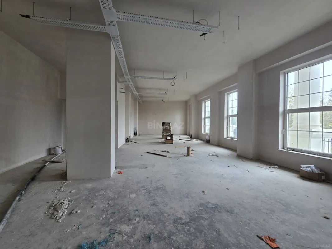 Satılır obyekt 210 m²