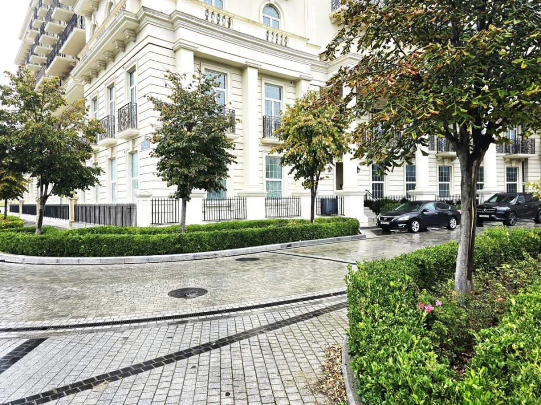 Satılır obyekt 210 m²