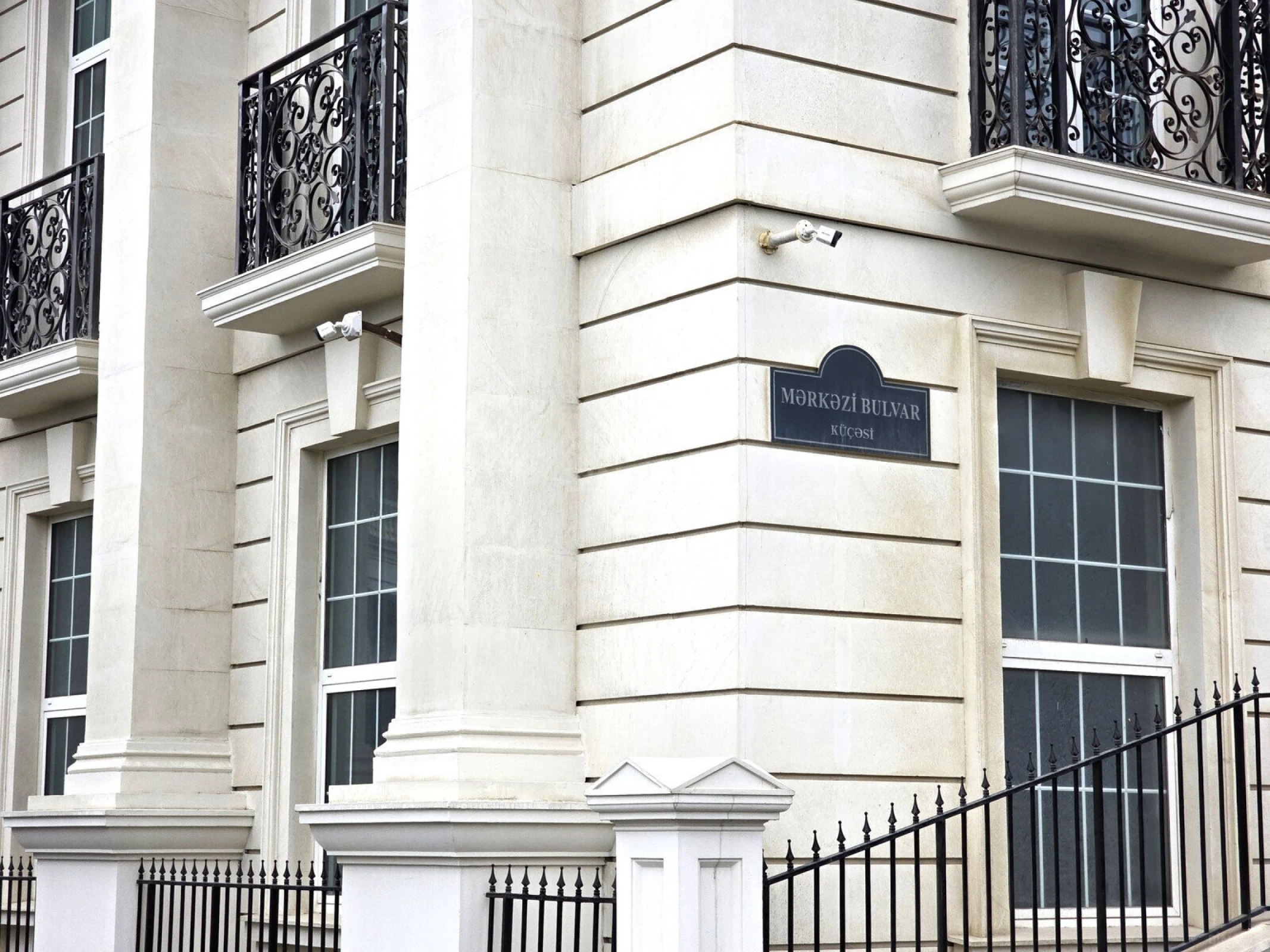 Satılır obyekt 210 m²