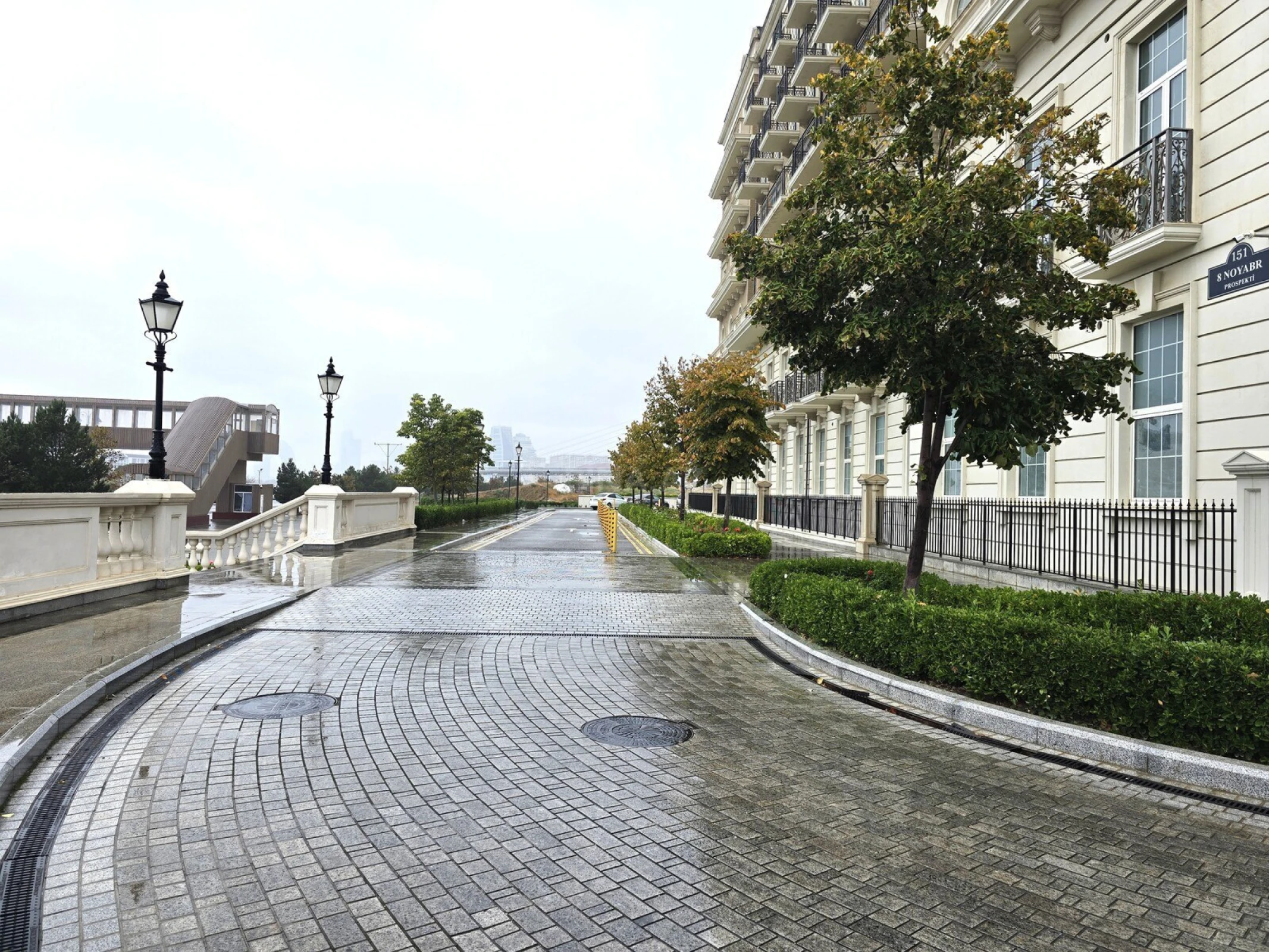 Satılır obyekt 210 m²