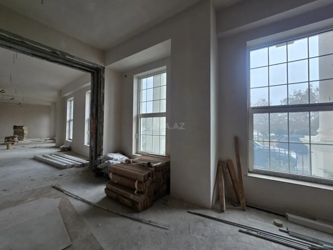 Satılır obyekt 210 m²