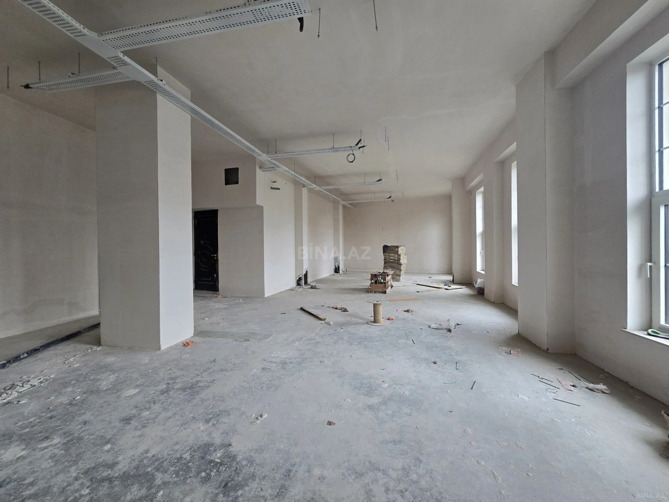 Satılır obyekt 210 m²