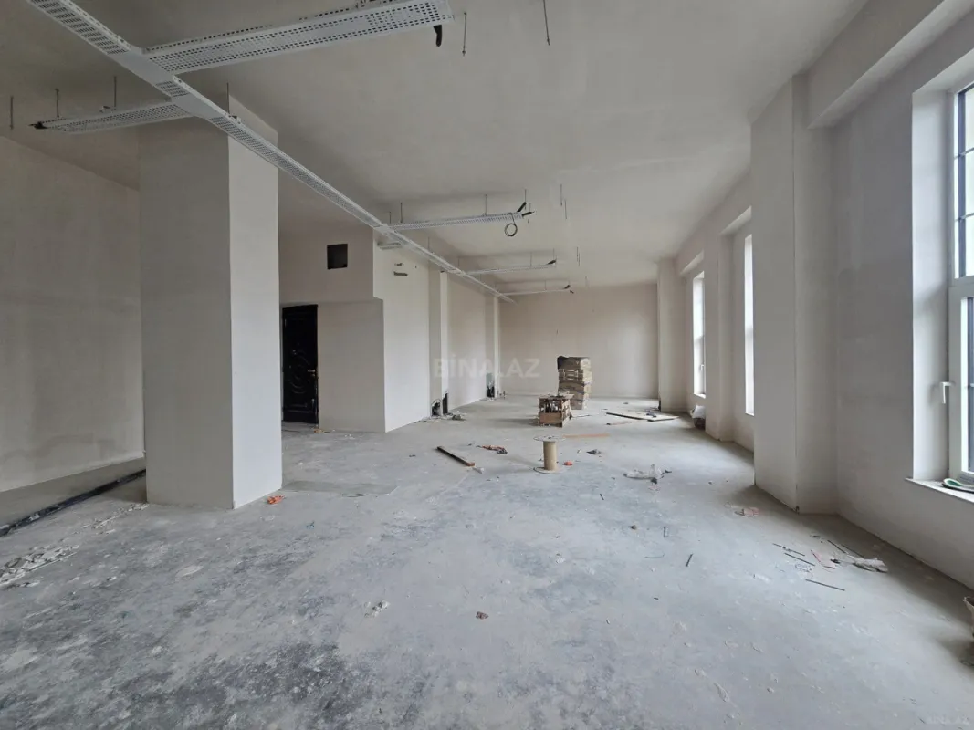 Satılır obyekt 210 m²