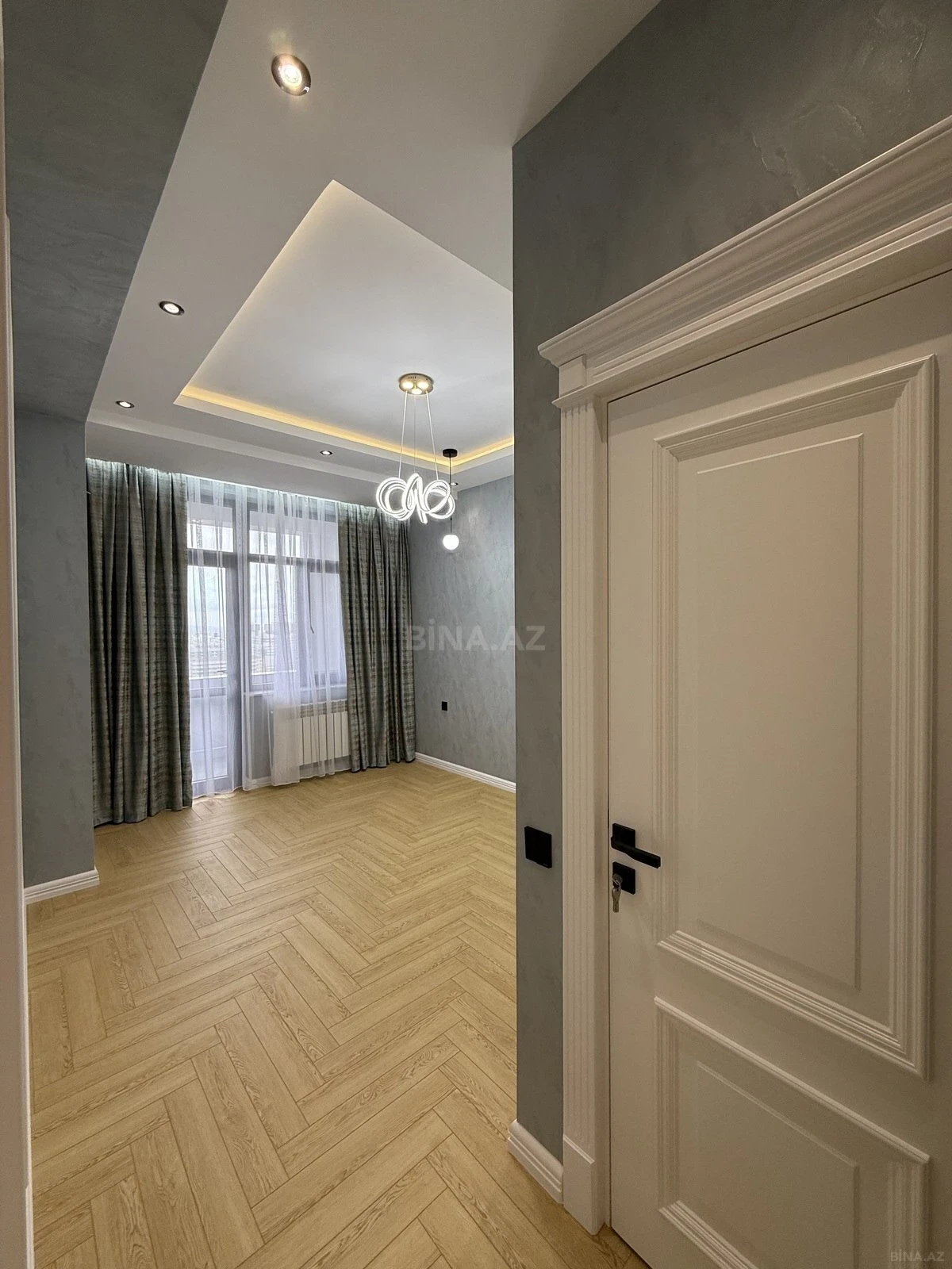 Satılır 3 otaqlı mənzil 150 m²