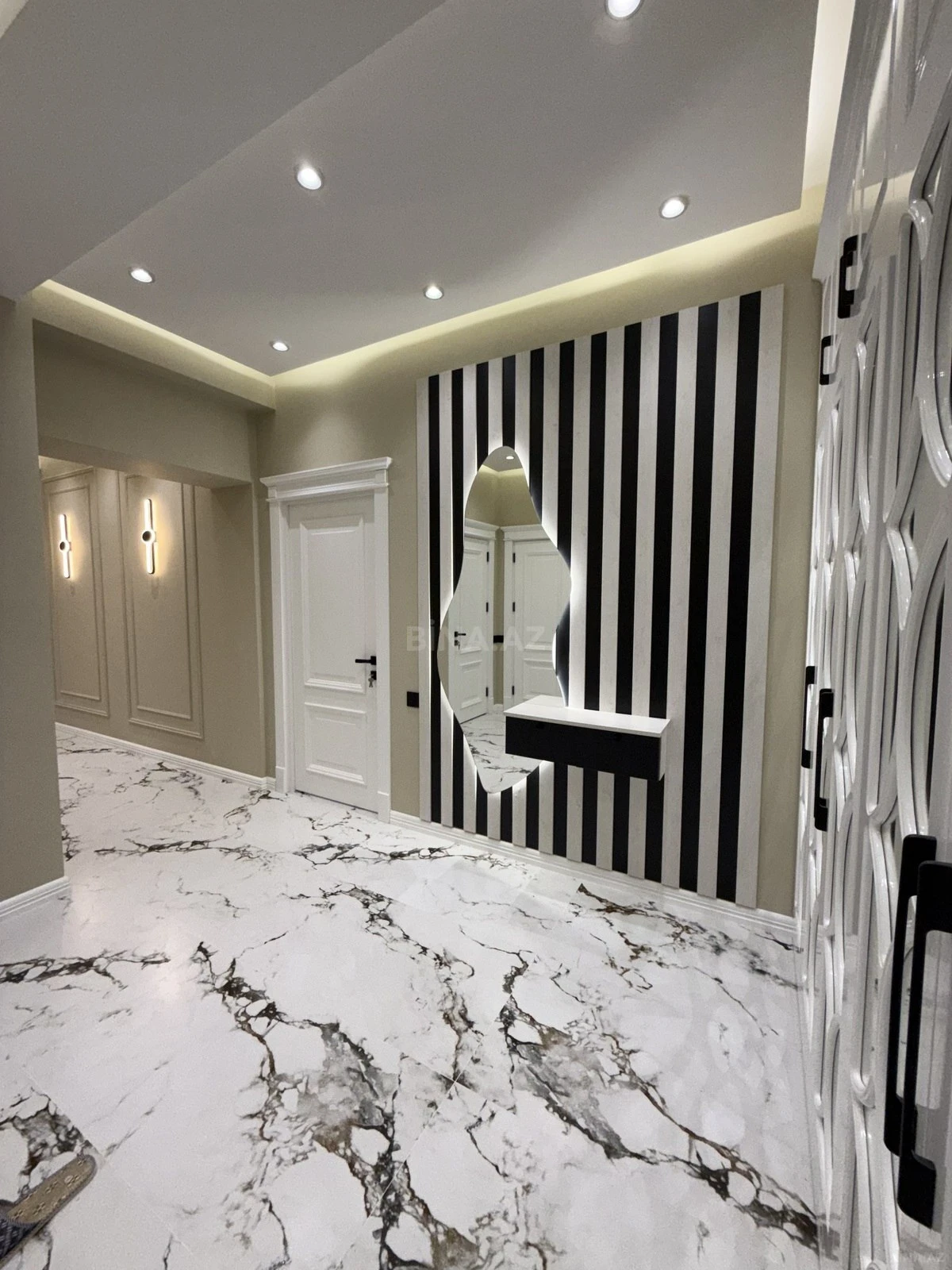 Satılır 3 otaqlı mənzil 150 m²