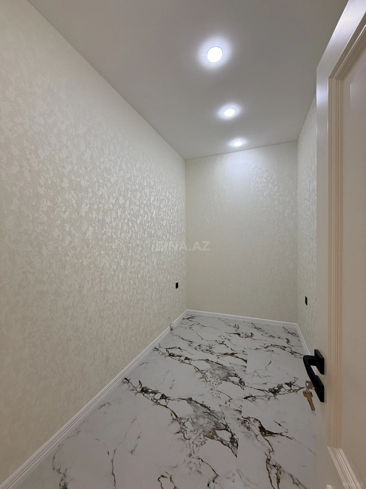 Satılır 3 otaqlı mənzil 150 m²