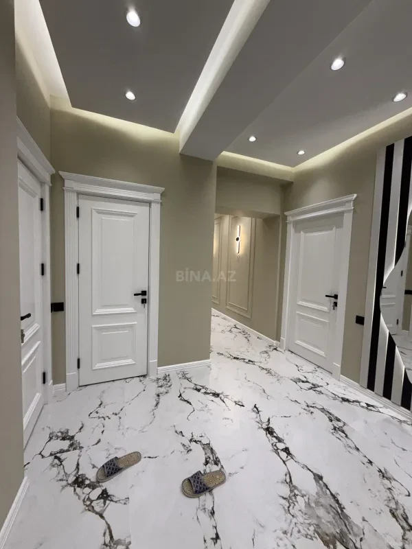 Satılır 3 otaqlı mənzil 150 m²