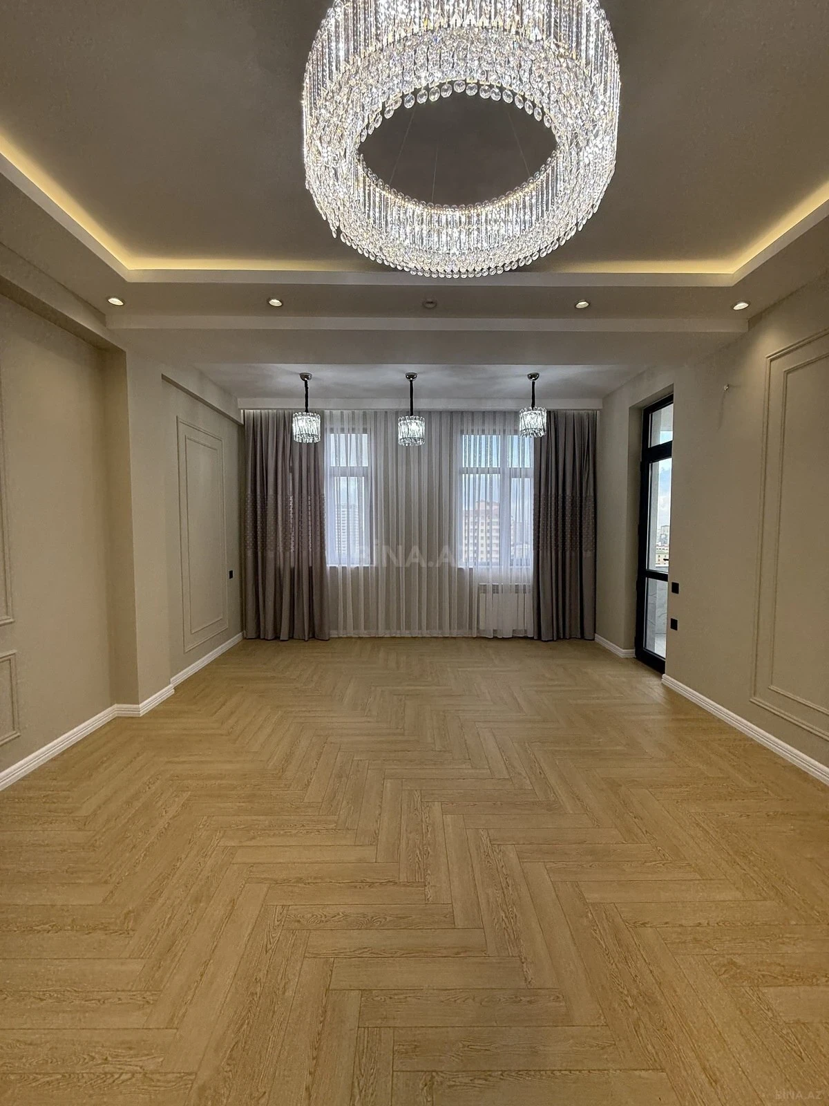 Satılır 3 otaqlı mənzil 150 m²