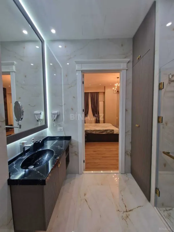 Kirayə verilir 3 otaqlı mənzil 160 m²