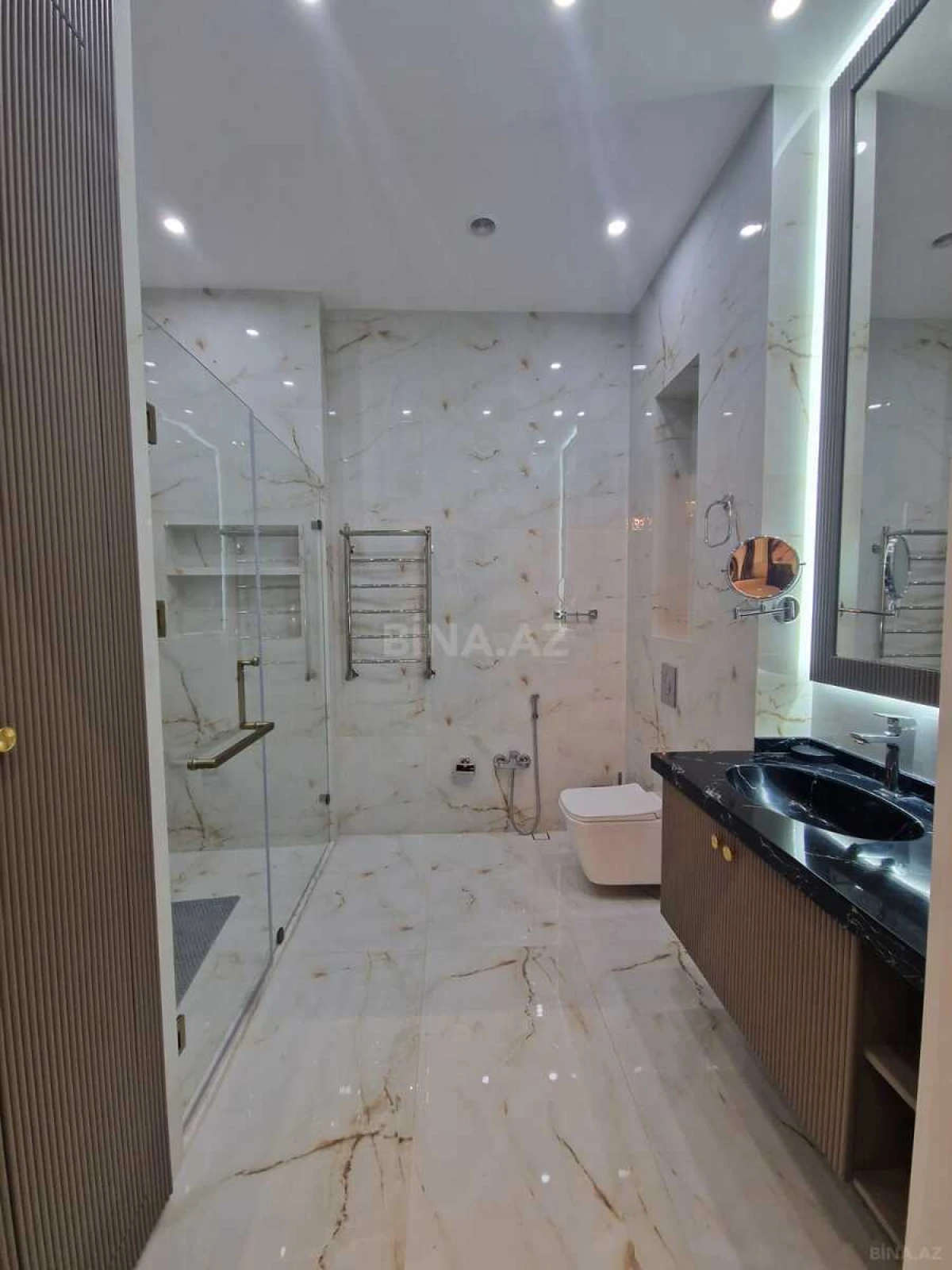 Kirayə verilir 3 otaqlı mənzil 160 m²