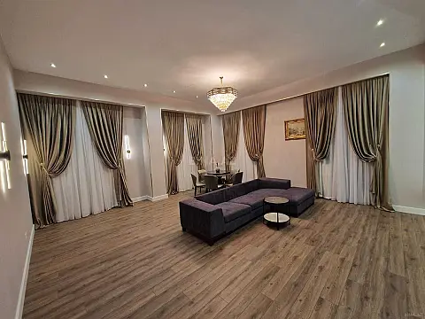 Kirayə verilir 3 otaqlı mənzil 160 m²