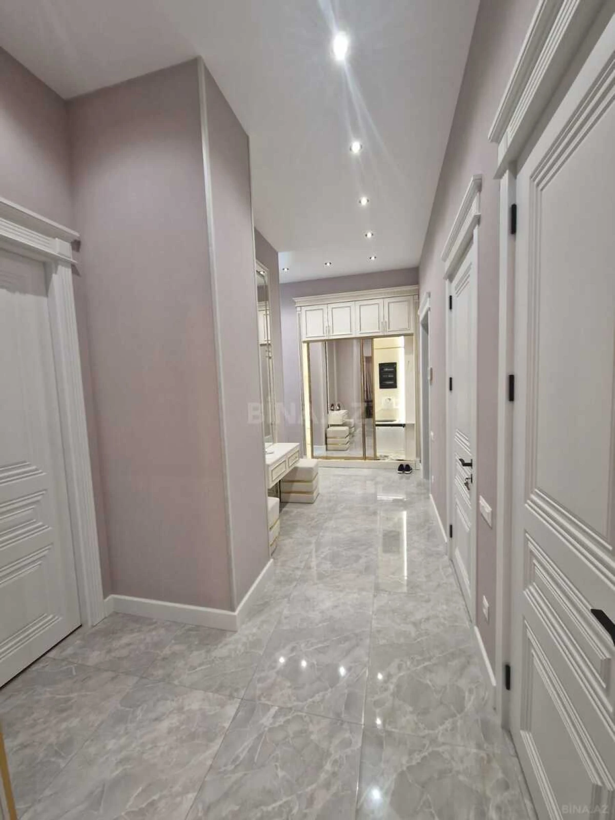 Kirayə verilir 3 otaqlı mənzil 160 m²